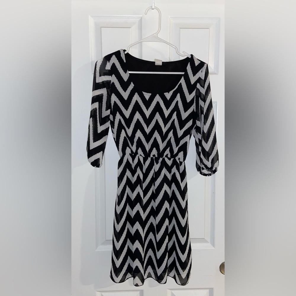 Espresso Black and White Chevron Dress Size 6